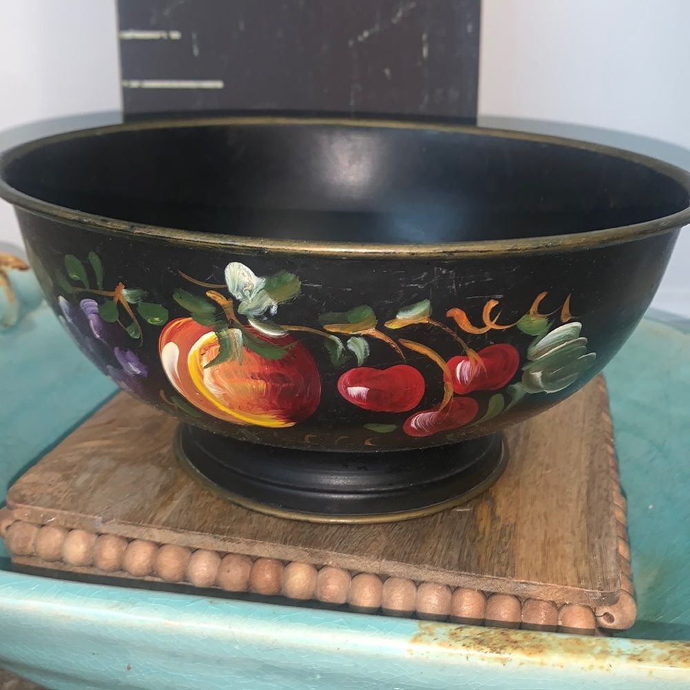 Vintage Nashco Hand Painted Black Metal Toleware Fruit Pedestal Centerpiece Bowl